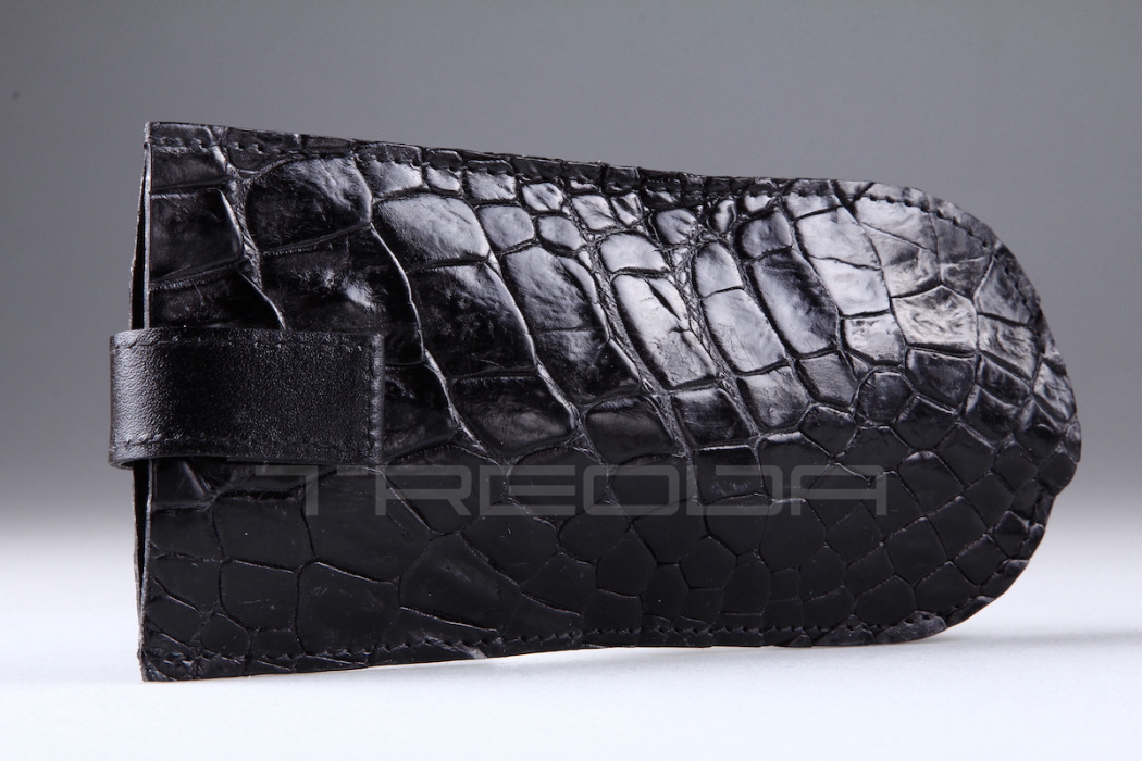 Ключница из кожи крокодила, длина 14 см.