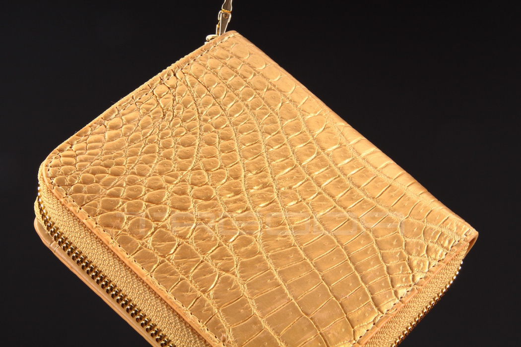 Кошелек из кожи крокодила
